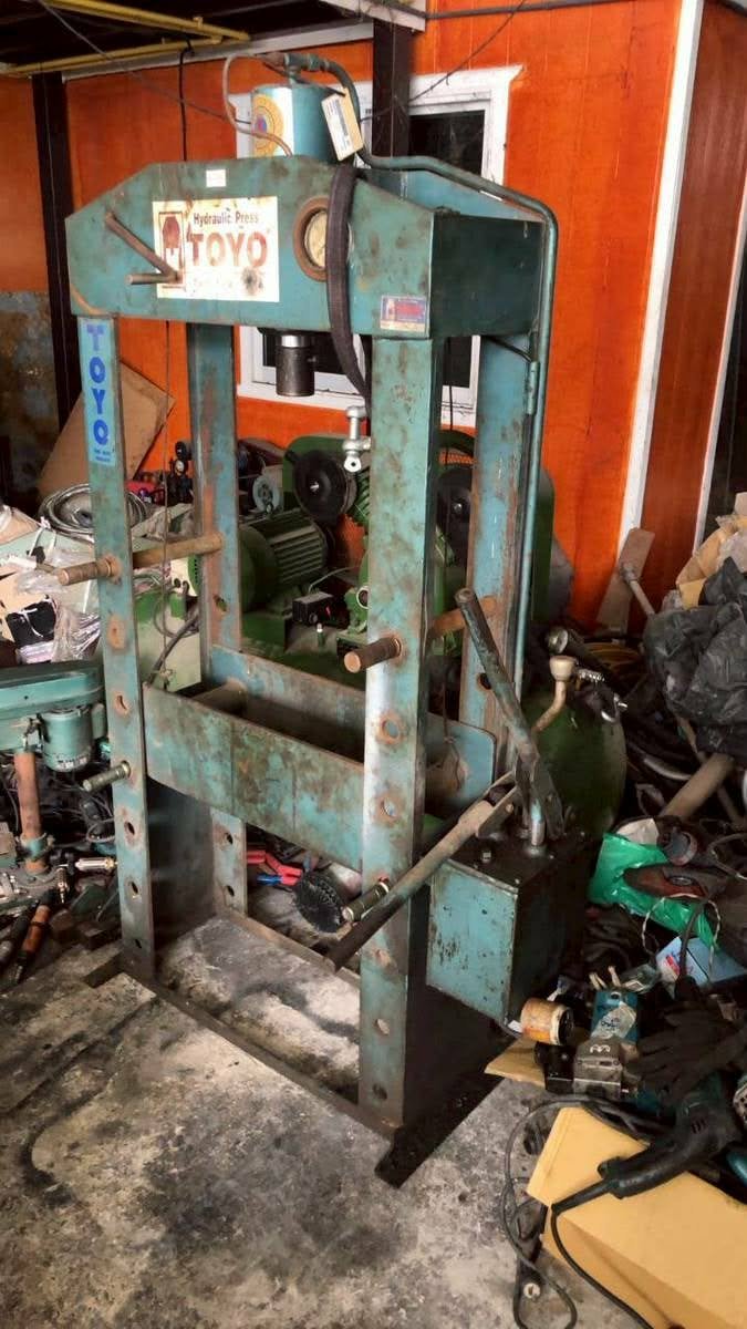 บริการ/รับซ่อมแท่นอัดไฮดรอลิค